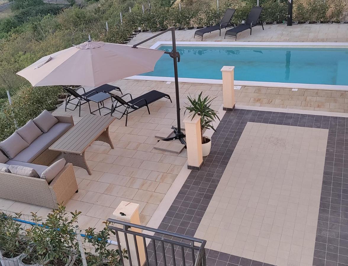 Апартаменти Magi House With Pool Подстрана Екстер'єр фото
